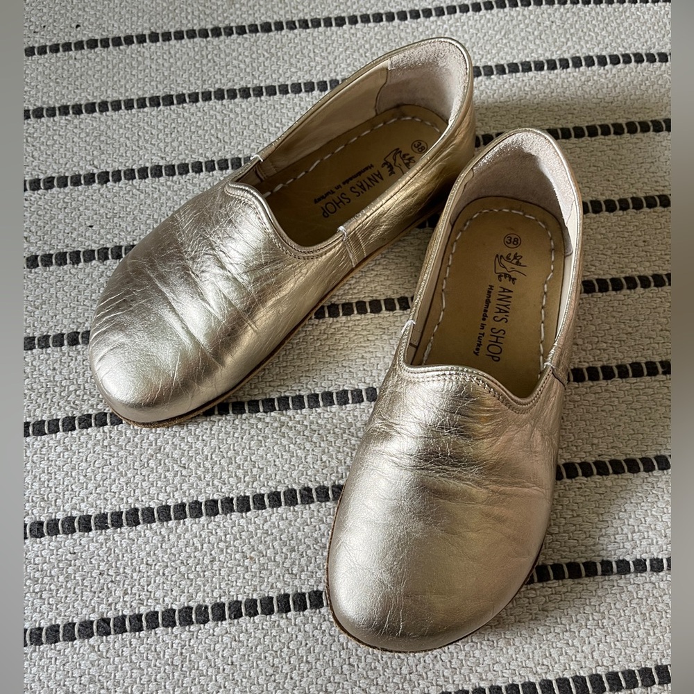 New in box, Yasmine leather loafers, Gold Slip-On Shoes